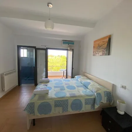 & 4* Durrës